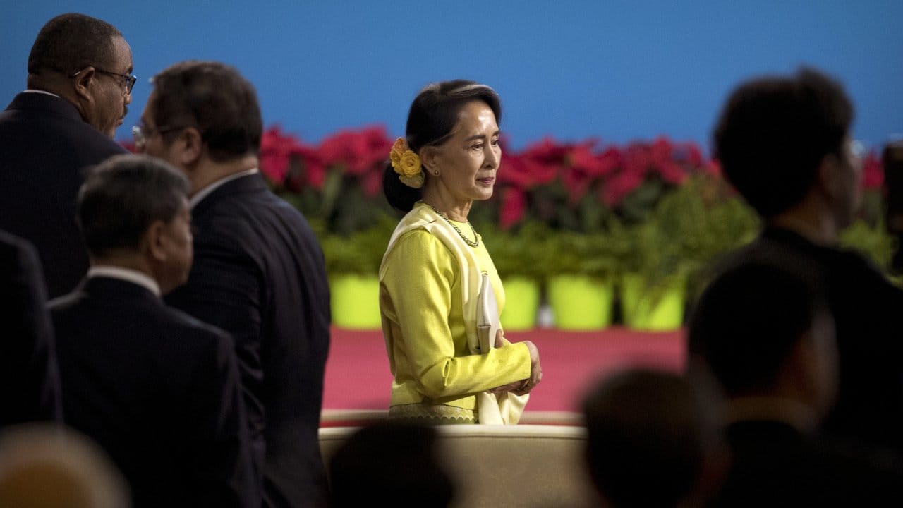 Trotz des klaren Wahlsiegs ihrer Nationalen Liga für Demokratie befindet sich Suu Kyi in einer schwierigen Lage.