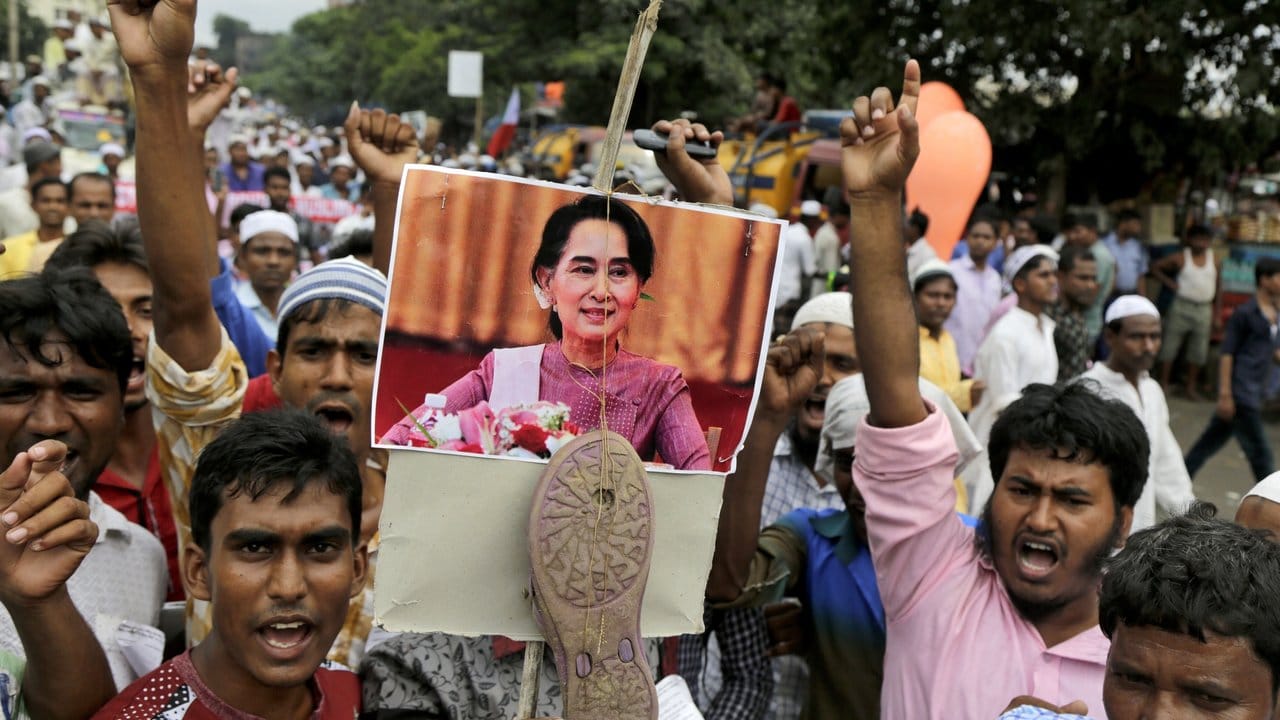 Indische Muslime protestieren in Kalkutta gegen die Unterdrückung der Rohingyas in Myanmar - und gegen Friedensnobelpreisträgerin Aung San Suu Kyi.