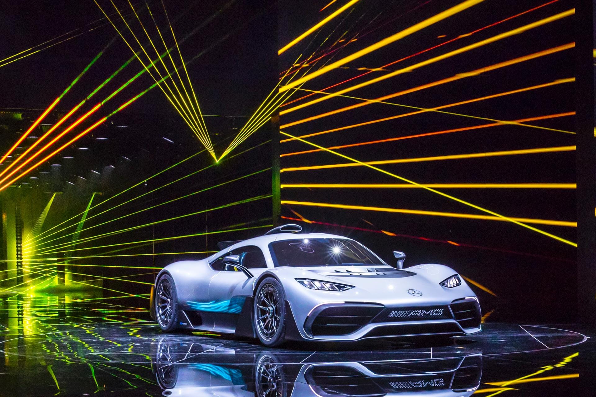 Auf der IAA 2017 zeigt Mercedes-AMG erstmalig das seriennahe Supersportwagen-Showcar Project One.