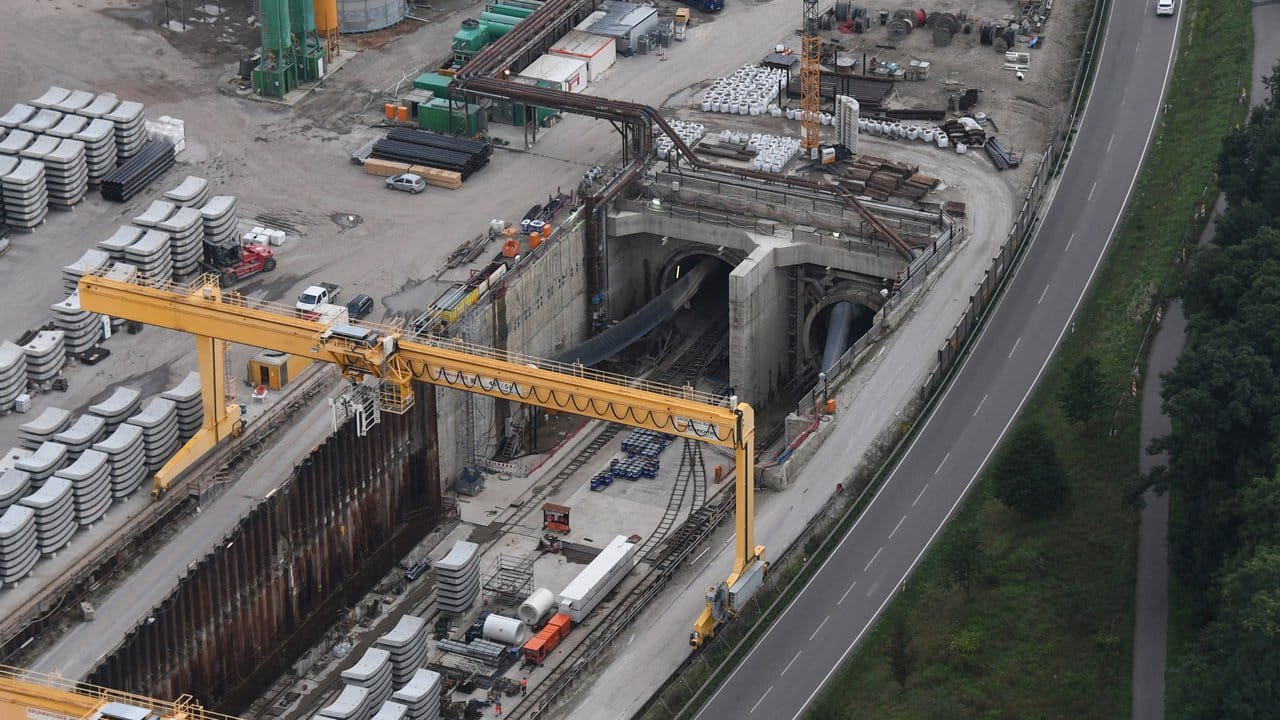 Das Nordportal des im Bau befindlichen Bahntunnel Rastatt: An der Baustelle hatten sich Bahngleise abgesenkt. Das Nordportal des im Bau befindlichen Bahntunnel Rastatt: An der Baustelle hatten sich Bahngleise abgesenkt.