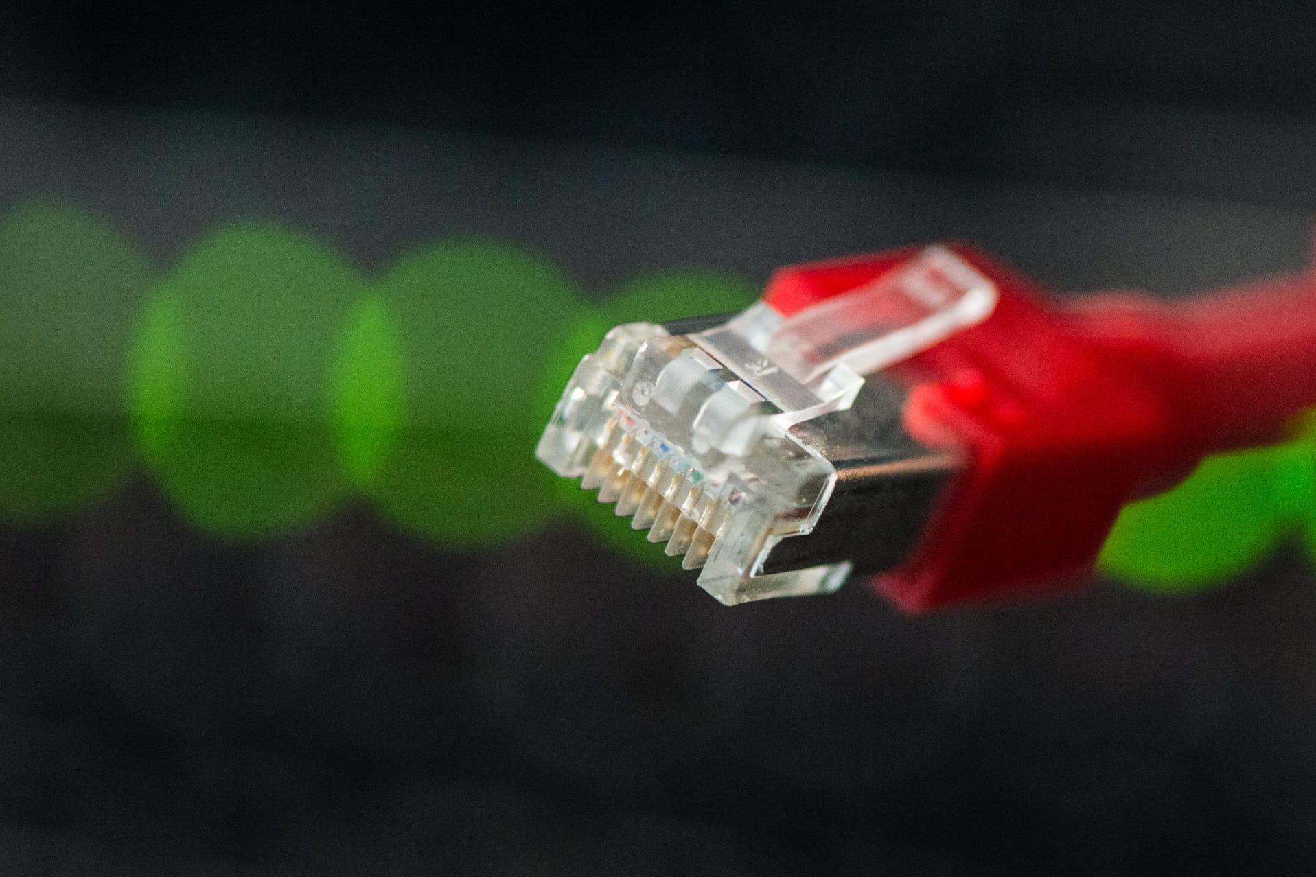 Ethernet-, LAN- oder Netzwerkkabel können synonym genutzt werden.