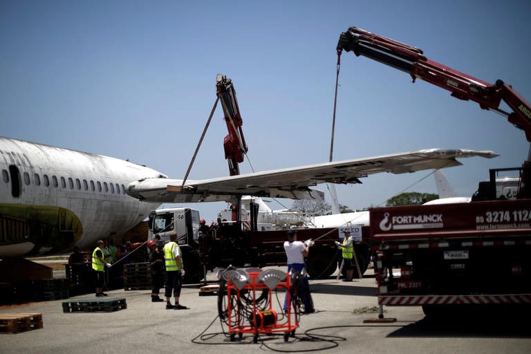 German technicians from Lufthansa Tecnik dismantle the Boeing 737-200 at the Fortaleza International Airport