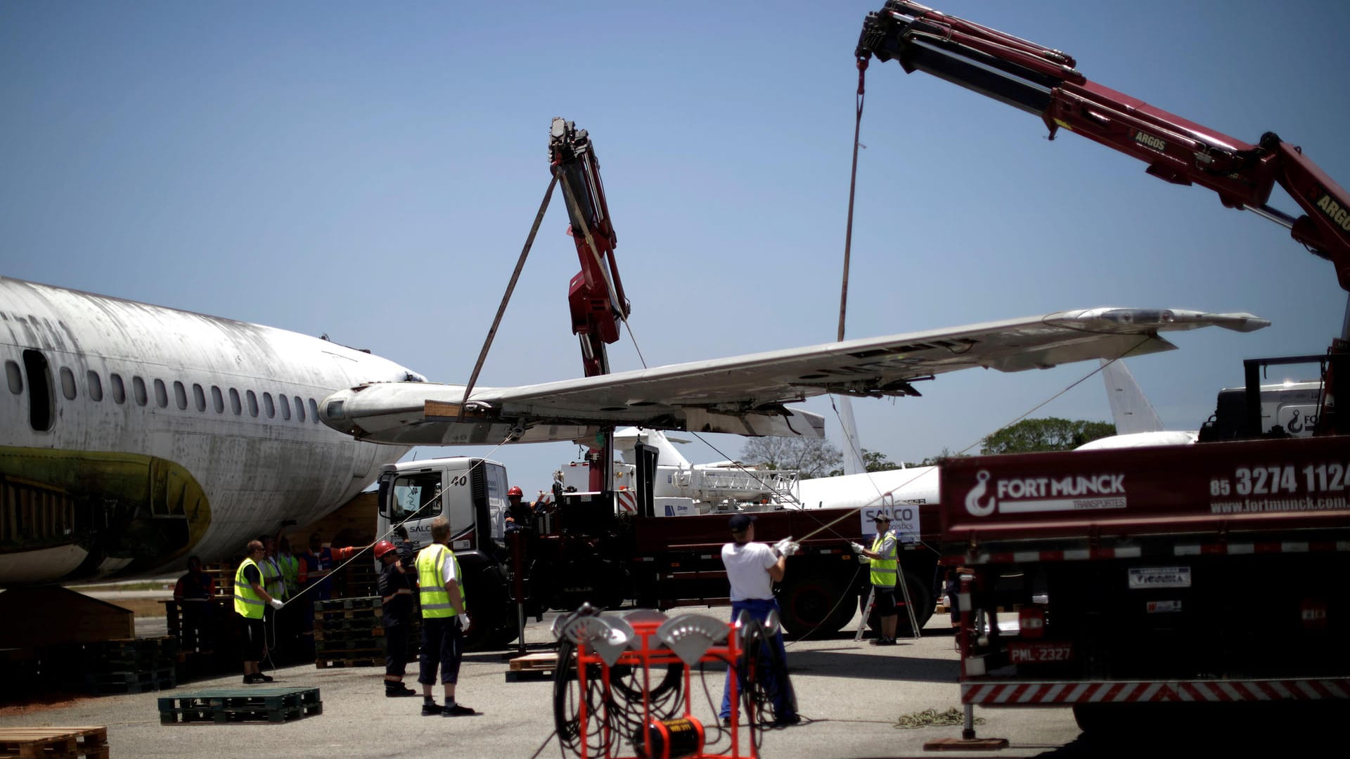 German technicians from Lufthansa Tecnik dismantle the Boeing 737-200 at the Fortaleza International Airport