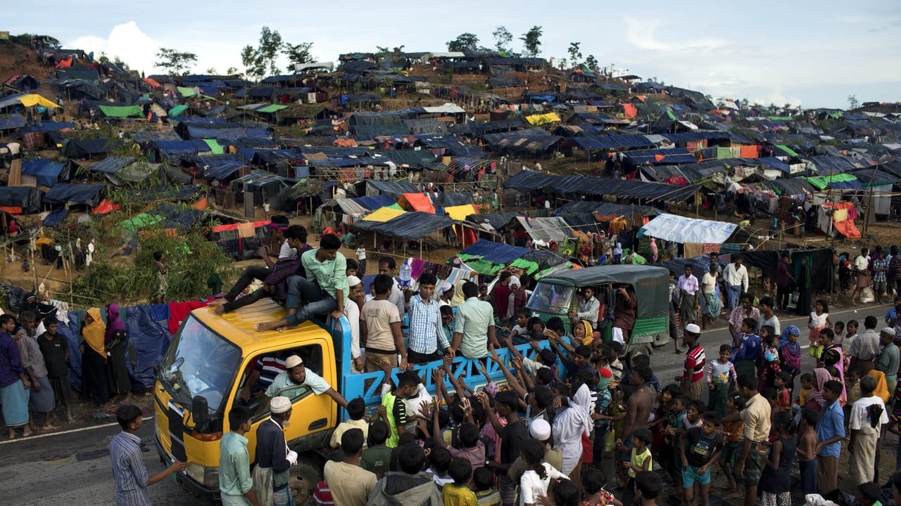 Das Flüchtlingslager Thenkhali in Cox’s Bazar (Bangladesch). Das Flüchtlingslager Thenkhali in Cox’s Bazar (Bangladesch).
