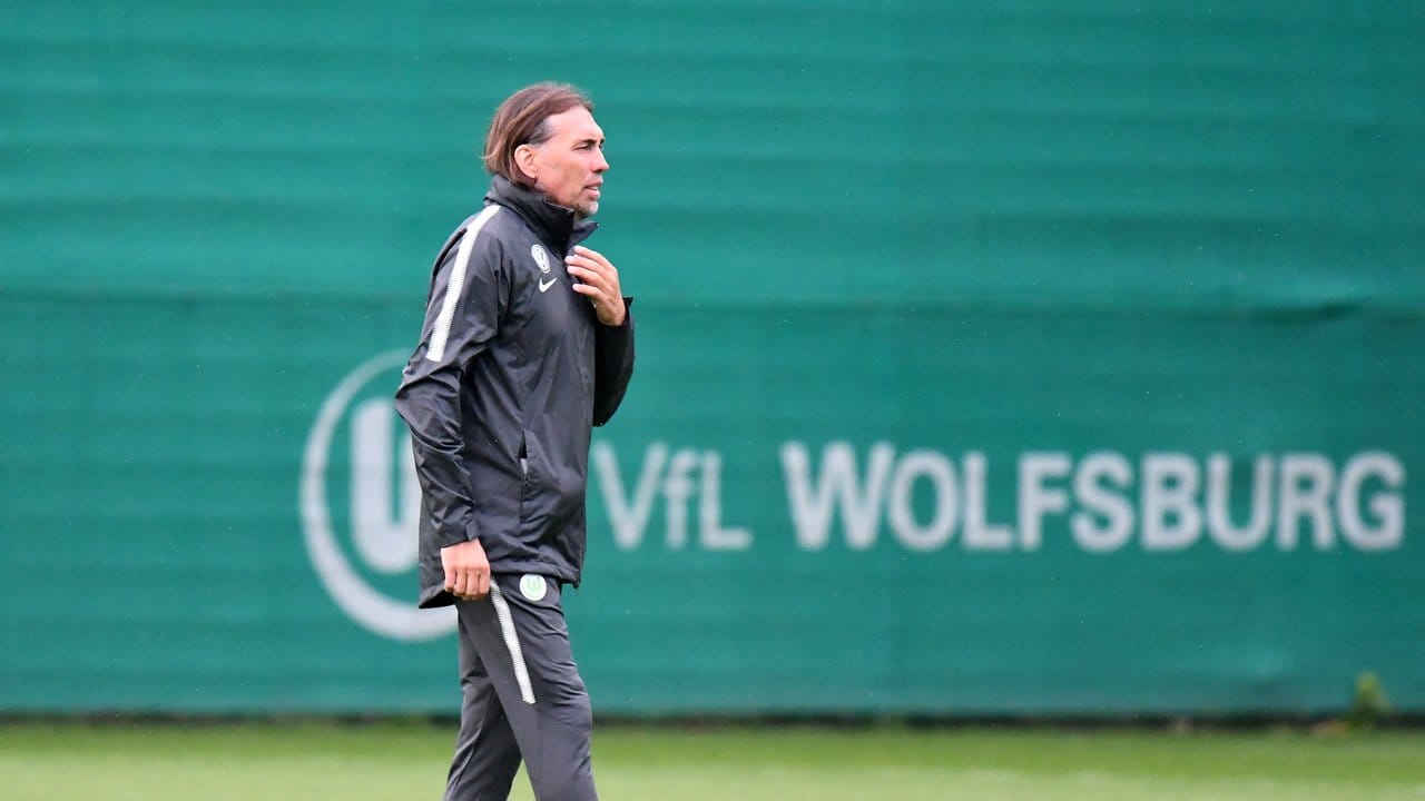 Amtsantritt: Martin Schmidt bei seinem ersten Training als Trainer beim VfL Wolfsburg.