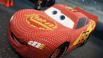 Ein lebensgroßer "Lightning McQueen" wird auf der Internationalen Automobil-Ausstellung (IAA) in Frankfurt am Main gezeigt.