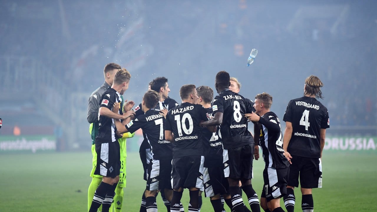 Borussia Mönchengladbach feiert den 2:0-Heimsieg gegen den VfB Stuttgart.