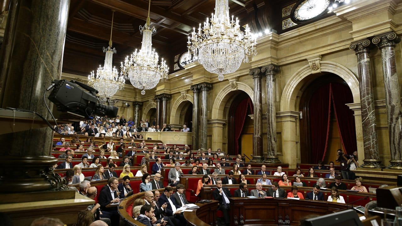 Eine Plenarsitzung des Parlaments in Katalonien. Eine Plenarsitzung des Parlaments in Katalonien.