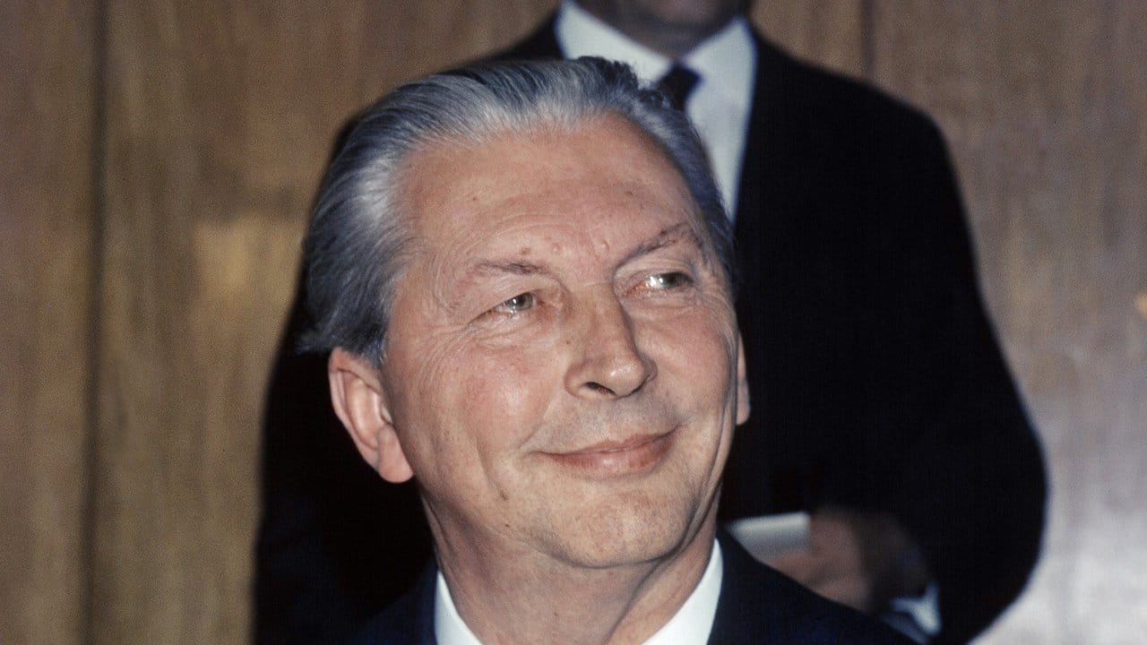 Wollte eigentlich Dichter statt Kanzler werden: Kurt Georg Kiesinger. Wollte eigentlich Dichter statt Kanzler werden: Kurt Georg Kiesinger.