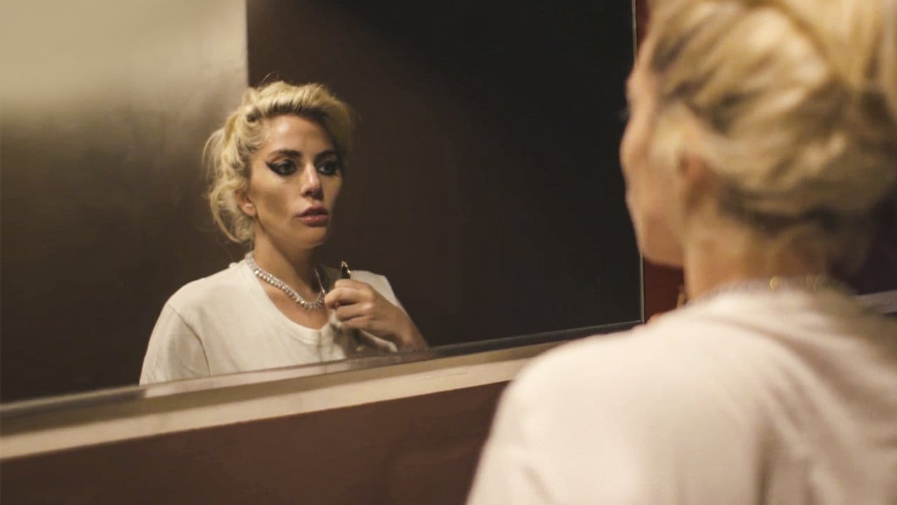 Wen sieht sie? Was sieht sie? "Gaga: Five Foot Two" ist ein sehr persönliches und bewegendes Porträt über Lady Gaga. Wen sieht sie? Was sieht sie? "Gaga: Five Foot Two" ist ein sehr persönliches und bewegendes Porträt über Lady Gaga.