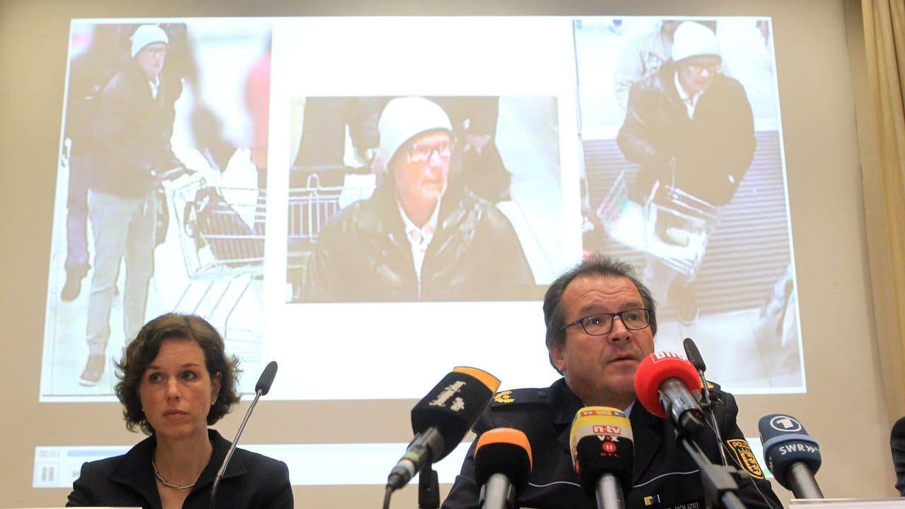 Polizeivizepräsident Uwe Stürmer vom Polizeipräsidium Konstanz Ministerialrätin Petra Mock bei der Pressekonferenz in Konstanz. Polizeivizepräsident Uwe Stürmer vom Polizeipräsidium Konstanz Ministerialrätin Petra Mock bei der Pressekonferenz in Konstanz.