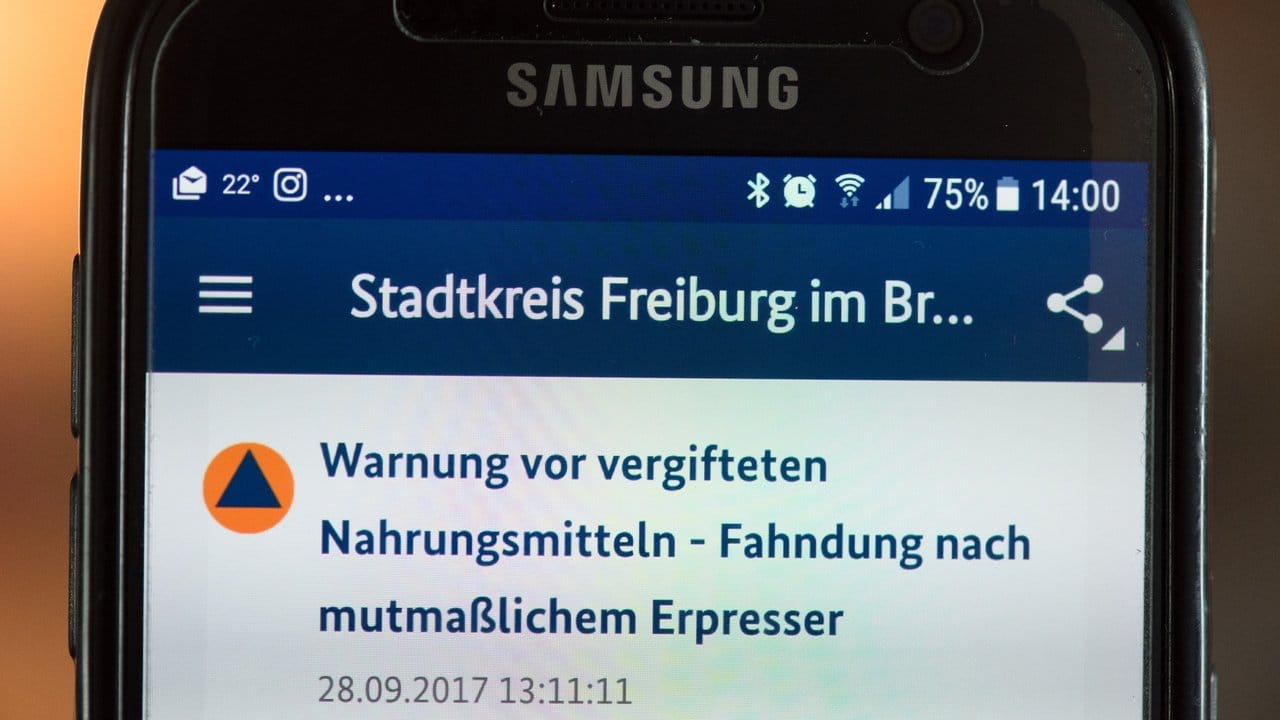 Mit einer bundesweiten Warnung vor vergifteten Lebensmitteln warnt die Handy-App "NINA" des Bundesamtes für Bevölkerungsschutz und Katastrophenhilfe. Mit einer bundesweiten Warnung vor vergifteten Lebensmitteln warnt die Handy-App "NINA" des Bundesamtes für Bevölkerungsschutz und Katastrophenhilfe.