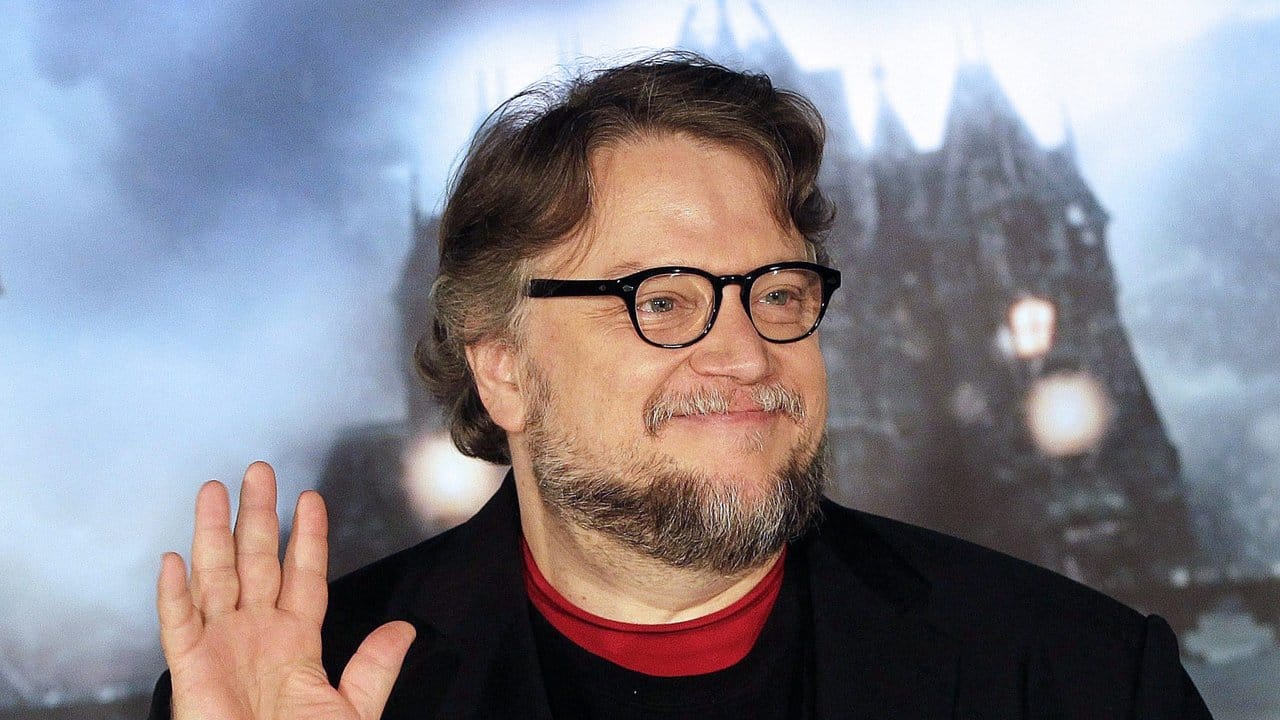 Guillermo del Toro hat mit den Monstern einen Pakt geschlossen. Guillermo del Toro hat mit den Monstern einen Pakt geschlossen.