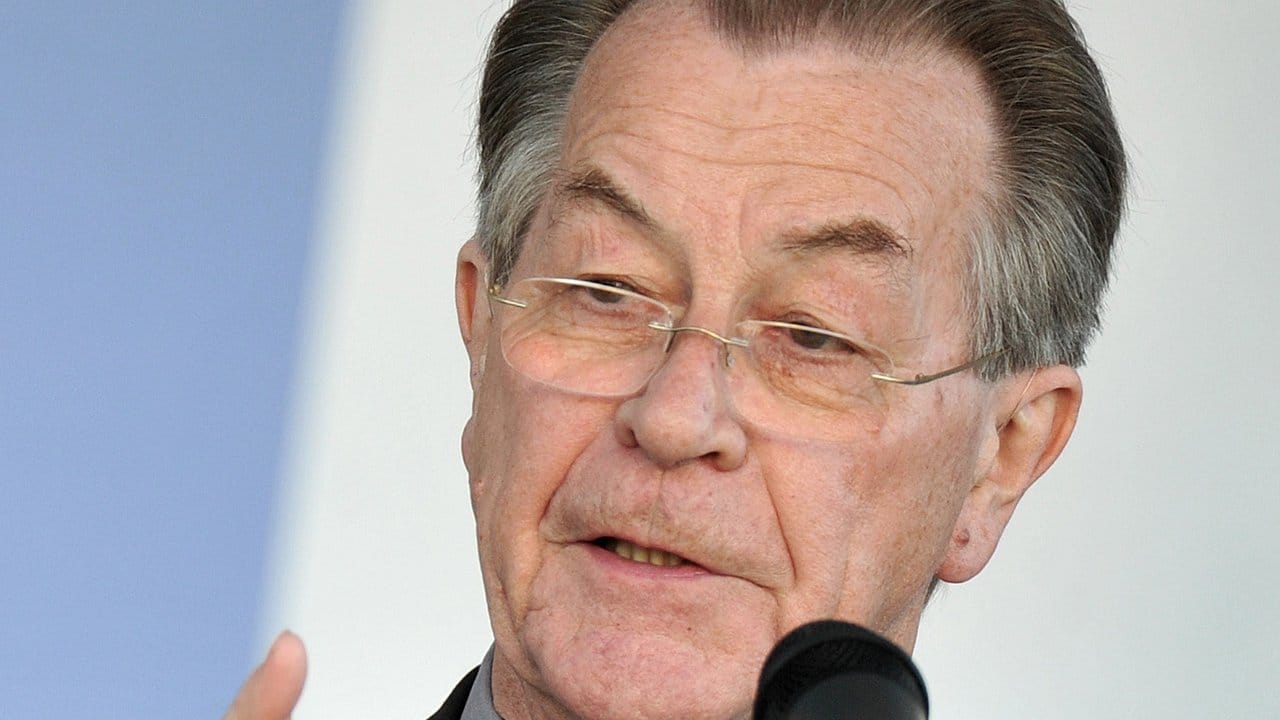 Der ehemalige SPD-Chef Franz Müntefering meldete sich wie auch Gerhard Schröder und Klaus von Dohnanyi zu Wort.