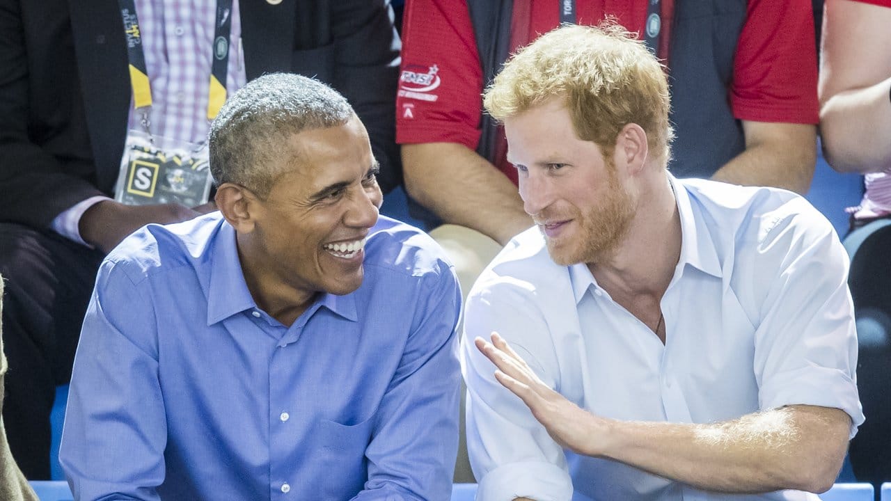 Barack Obama (l) und Prinz Harry hatten offensichtlich ihren Spaß.