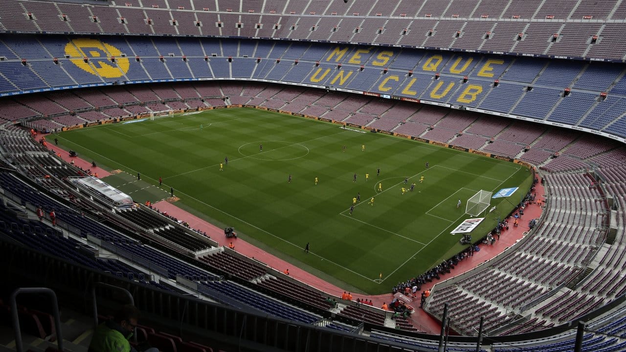 Aus Protest gegen die Gewalt beschloss der FC Barcelona, das Spiel gegen UD Las Palmas unter Ausschluss der Öffentlichkeit auszutragen. Aus Protest gegen die Gewalt beschloss der FC Barcelona, das Spiel gegen UD Las Palmas unter Ausschluss der Öffentlichkeit auszutragen.