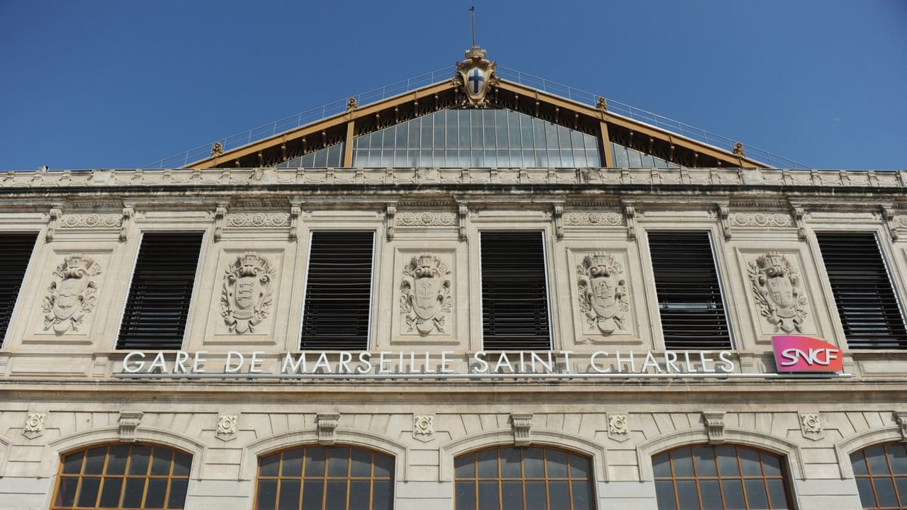 Der Eingang zum Bahnhof Saint-Charles in Marseille.