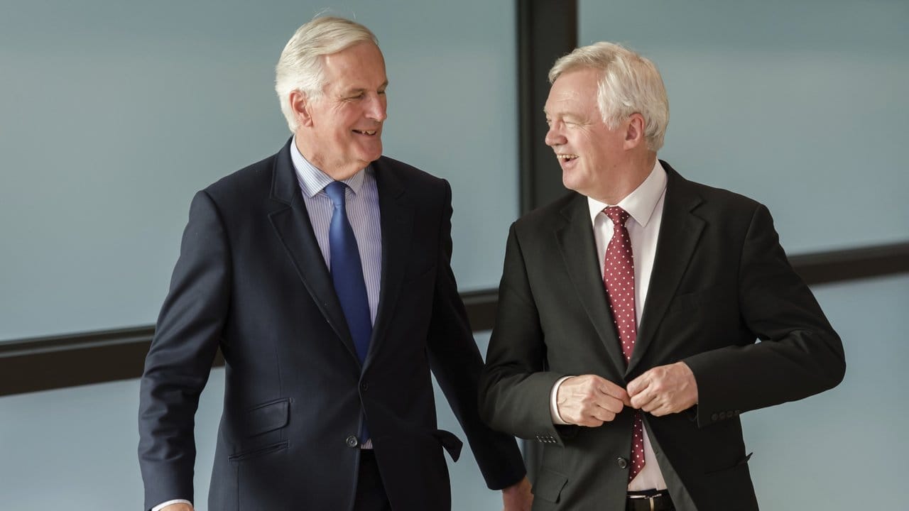 EU-Chefunterhändler Michel Barnier (l. EU-Chefunterhändler Michel Barnier (l.