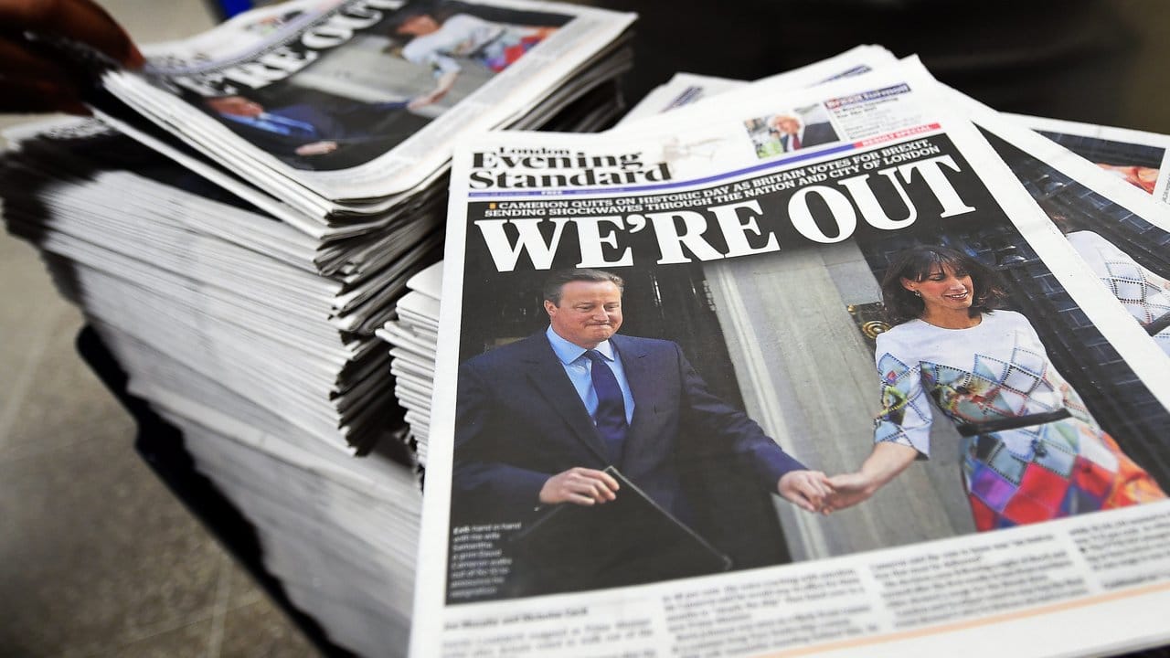 Nach dem Brexit-Referendum beherrschte der geplante EU-AUstritt nicht nur die Titelseiten britischer Zeitungen. Nach dem Brexit-Referendum beherrschte der geplante EU-AUstritt nicht nur die Titelseiten britischer Zeitungen.