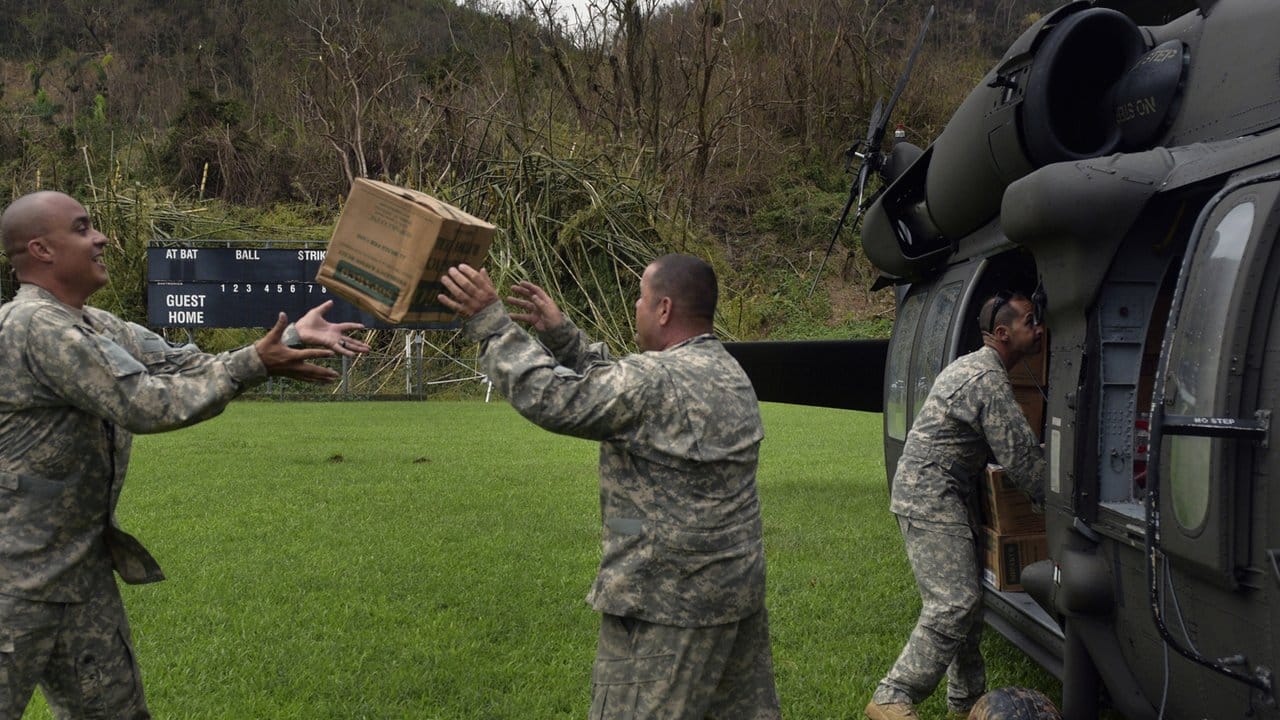 Mitglieder der US-Nationalgarde verladen in Puerto Rico Hilfsgüter für den Transport in die von Hurrikan "Maria" betroffenen Gebiete. Mitglieder der US-Nationalgarde verladen in Puerto Rico Hilfsgüter für den Transport in die von Hurrikan "Maria" betroffenen Gebiete.