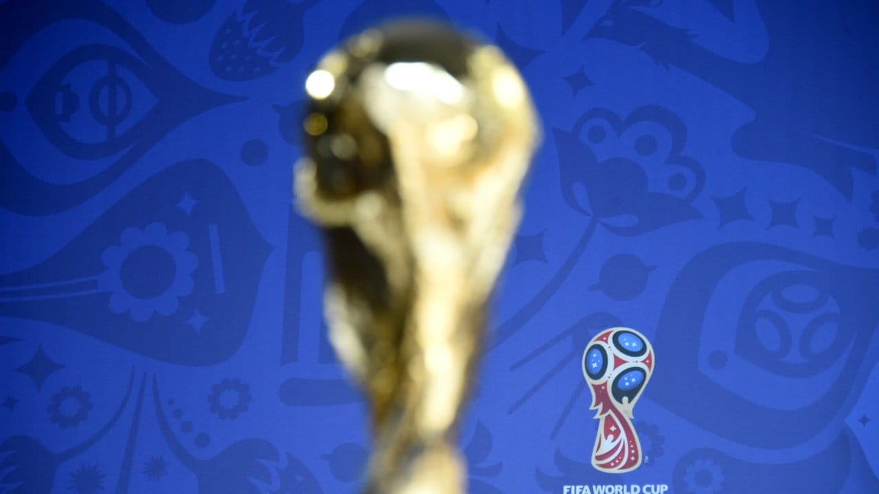 Der WM-Pokal wird 2018 in Russland ausgespielt. Der WM-Pokal wird 2018 in Russland ausgespielt.