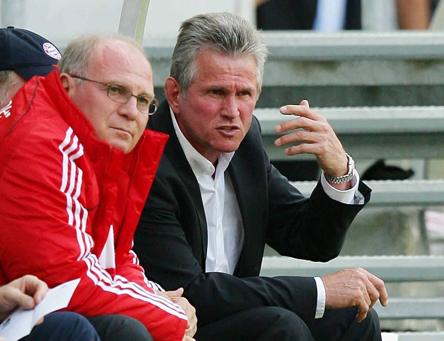 Bayerns Manager Uli Hoeneß (links) holte seinen persönlichen Freund Jupp Heynckes 2009 zurück an die Isar – Vorgänger Jürgen Klinsmann war glücklos geblieben. Der frühere Bundesliga-Torschützenkönig debütierte am 30. Spieltag erfolgreich gegen seine alte Liebe Borussia Mönchengladbach (2:1) und führte die Münchner noch auf Platz zwei.