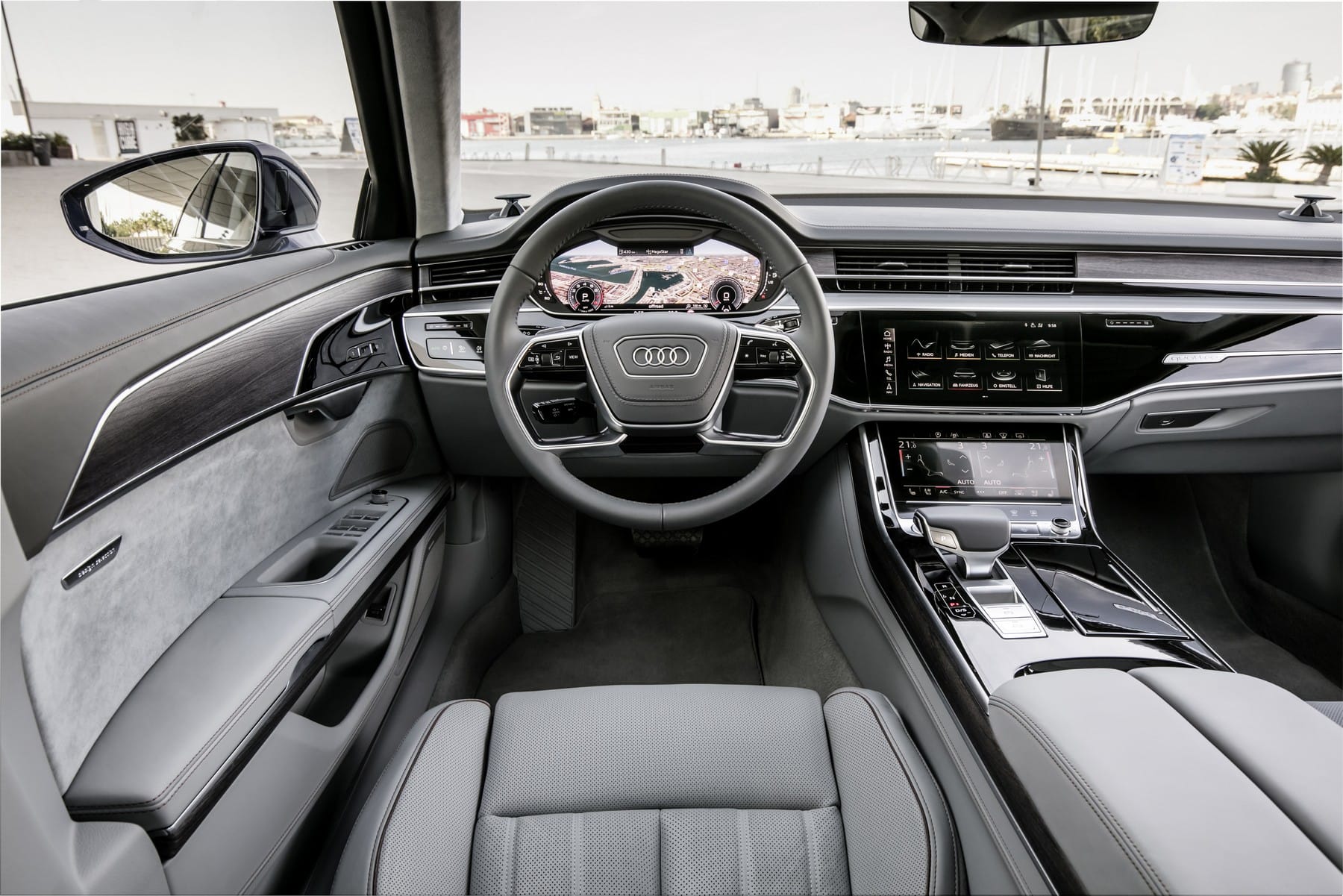 Der Drehknopf hat bei Audi ausgedient, die Bedienung läuft hauptsächlich über zwei große Touchscreens in der Mittelkonsole.