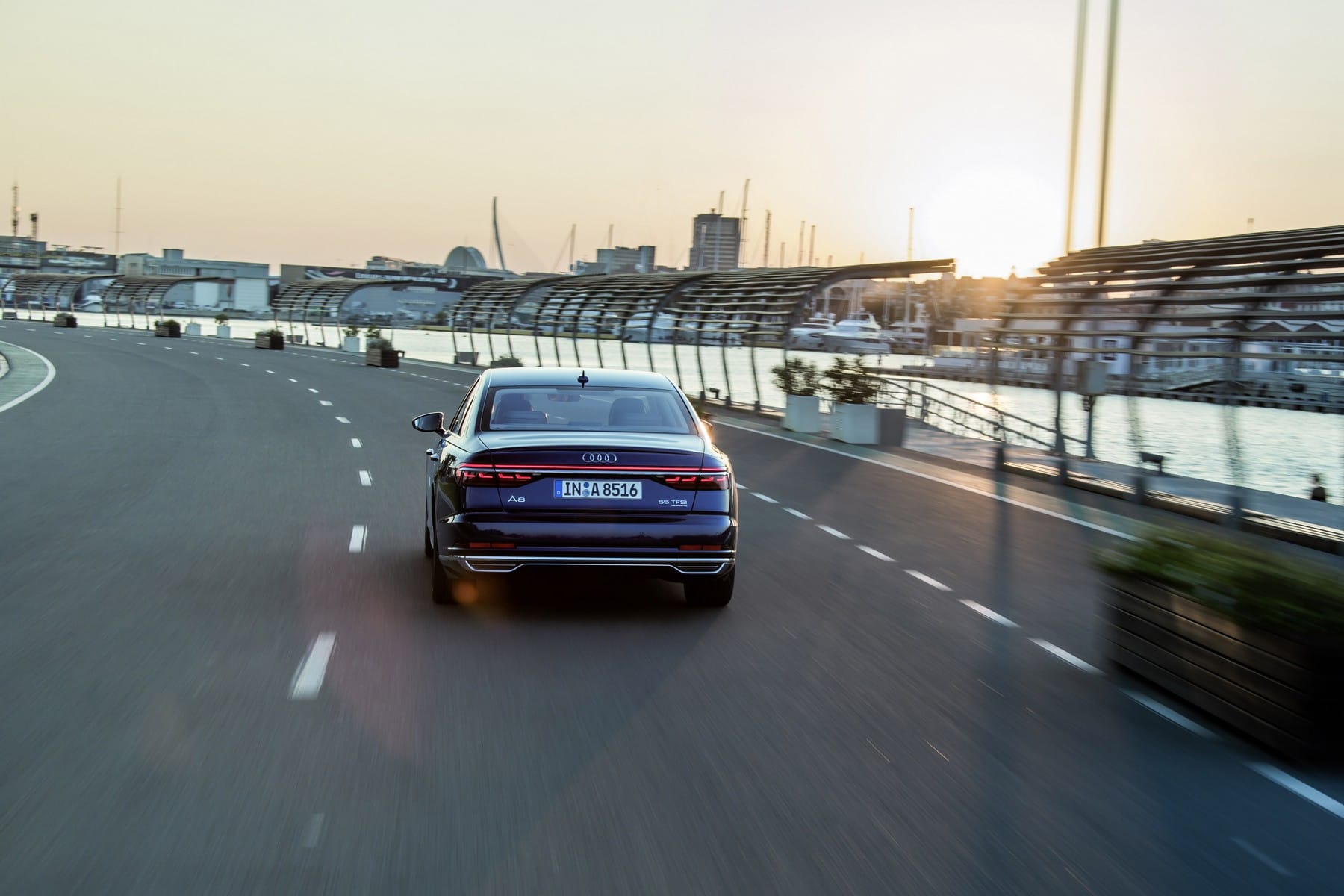 Mehr als 40 elektronische Helfer erleichtern das Fahren.