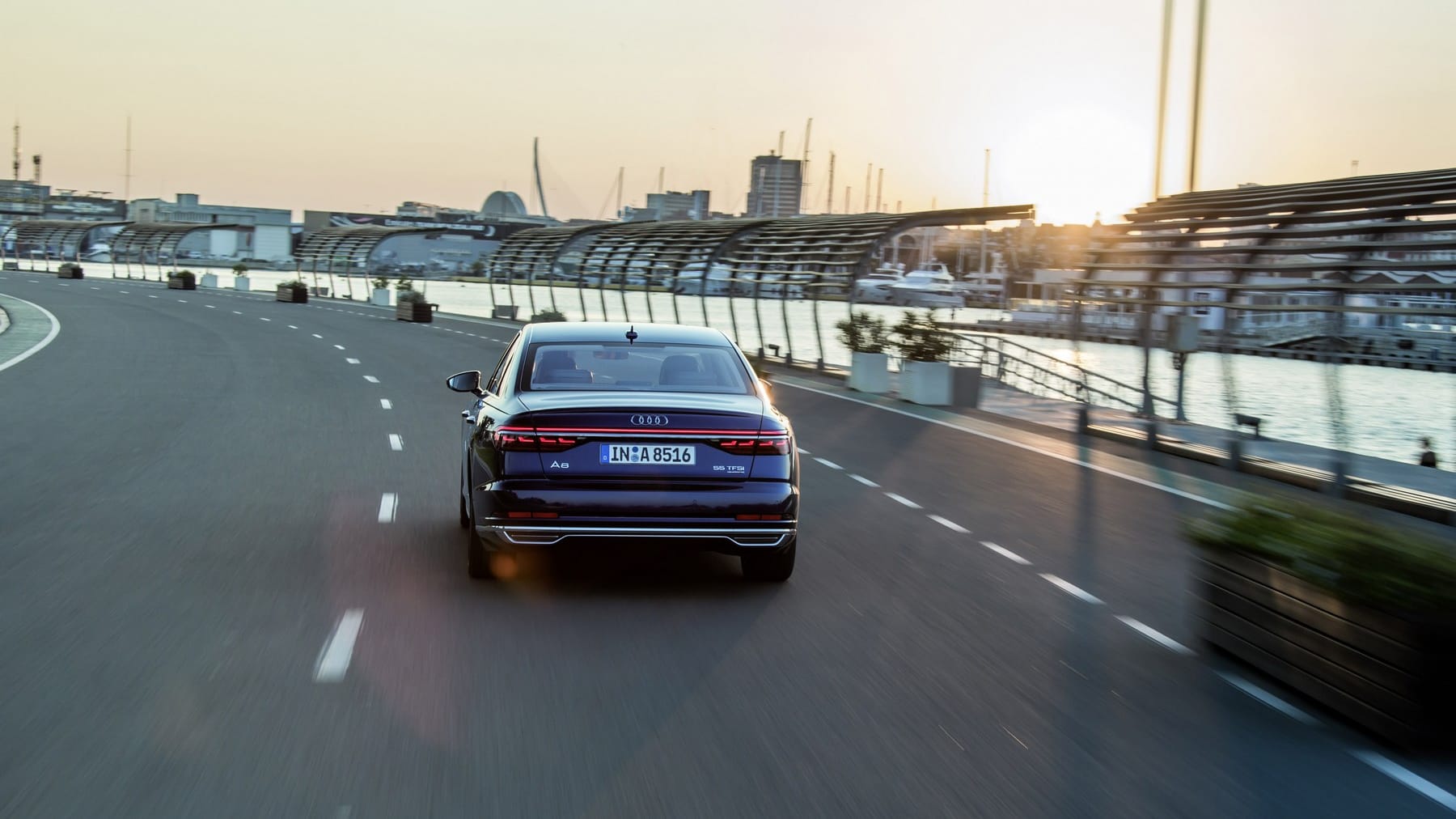 Mehr als 40 elektronische Helfer erleichtern das Fahren.