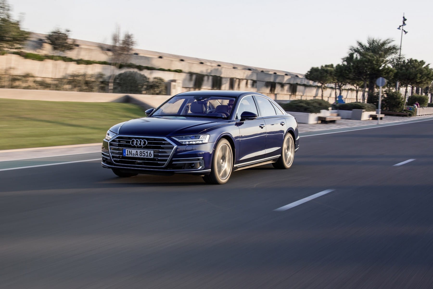 Der Audi A8 ist das erste Serienfahrzeug, das bis zu einer Geschwindigkeit von Tempo 60 autonomes Fahren Level drei realisiert.