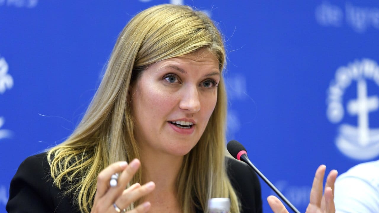 Ican-Direktorin Beatrice Fihn bei einer Pressekonferenz zum Friedensnobelpreis. Ican-Direktorin Beatrice Fihn bei einer Pressekonferenz zum Friedensnobelpreis.