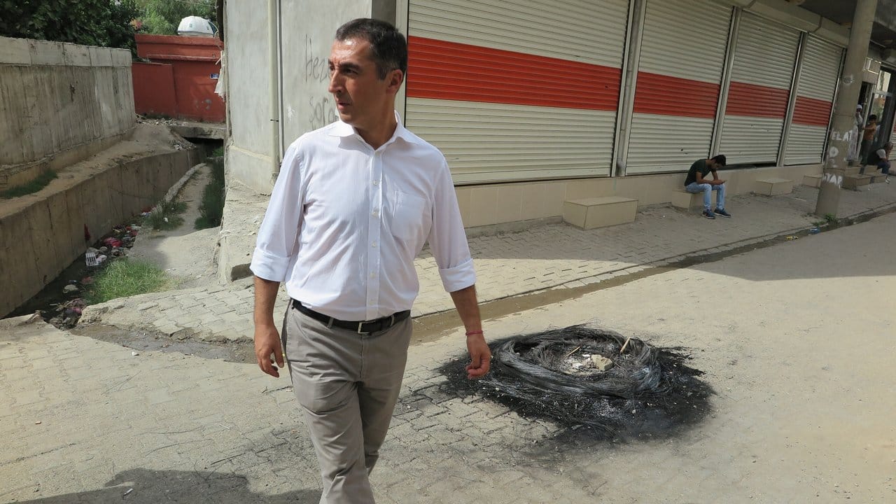 Cem Özdemir im türkischen Cizre. Cem Özdemir im türkischen Cizre.