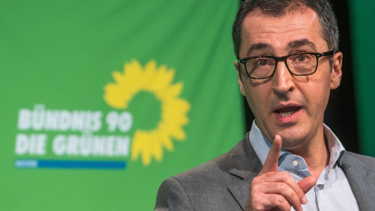 Für den Fall, dass die Grünen in den Koalitionsverhandlungen das Amt des Außenministers erhalten, gilt Parteichef Özdemir als Favorit. Für den Fall, dass die Grünen in den Koalitionsverhandlungen das Amt des Außenministers erhalten, gilt Parteichef Özdemir als Favorit.