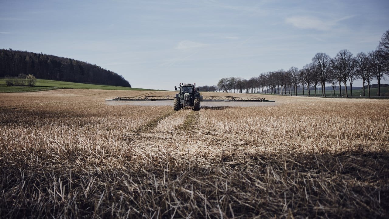 Glyphosat dient zur Unkrautbekämpfung in der Landwirtschaft.