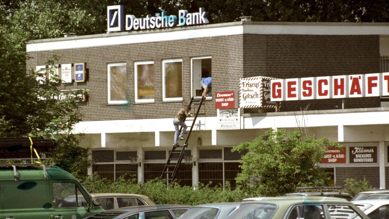 In dieser Bank in Gladbeck-Rentfort begann das Geiseldrama. In dieser Bank in Gladbeck-Rentfort begann das Geiseldrama.