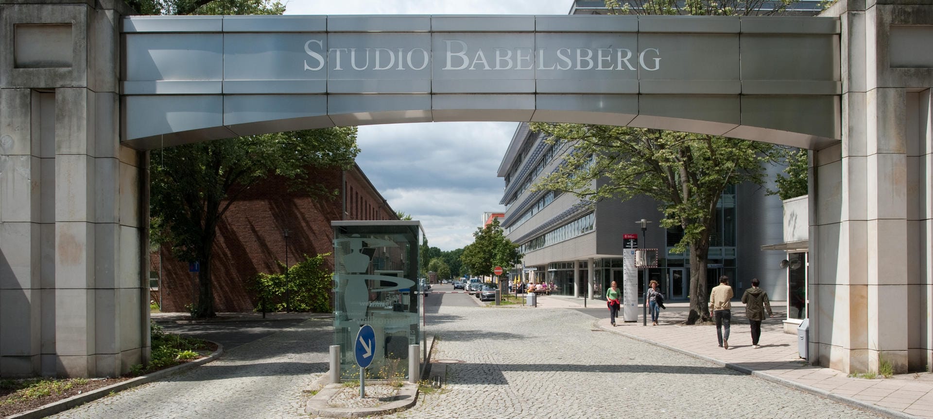 Haupteingang zum Studio Babelsberg – nicht nur für Cineasten lohnt ein Besuch.