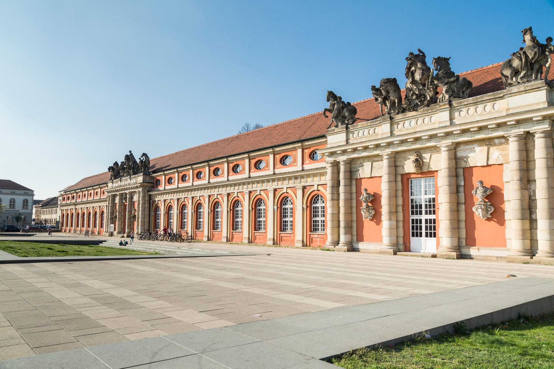 Herrschaftliche Fassade: das Filmmuseum Potsdam – ein fester Anlaufpunkt für Kinofreunde.