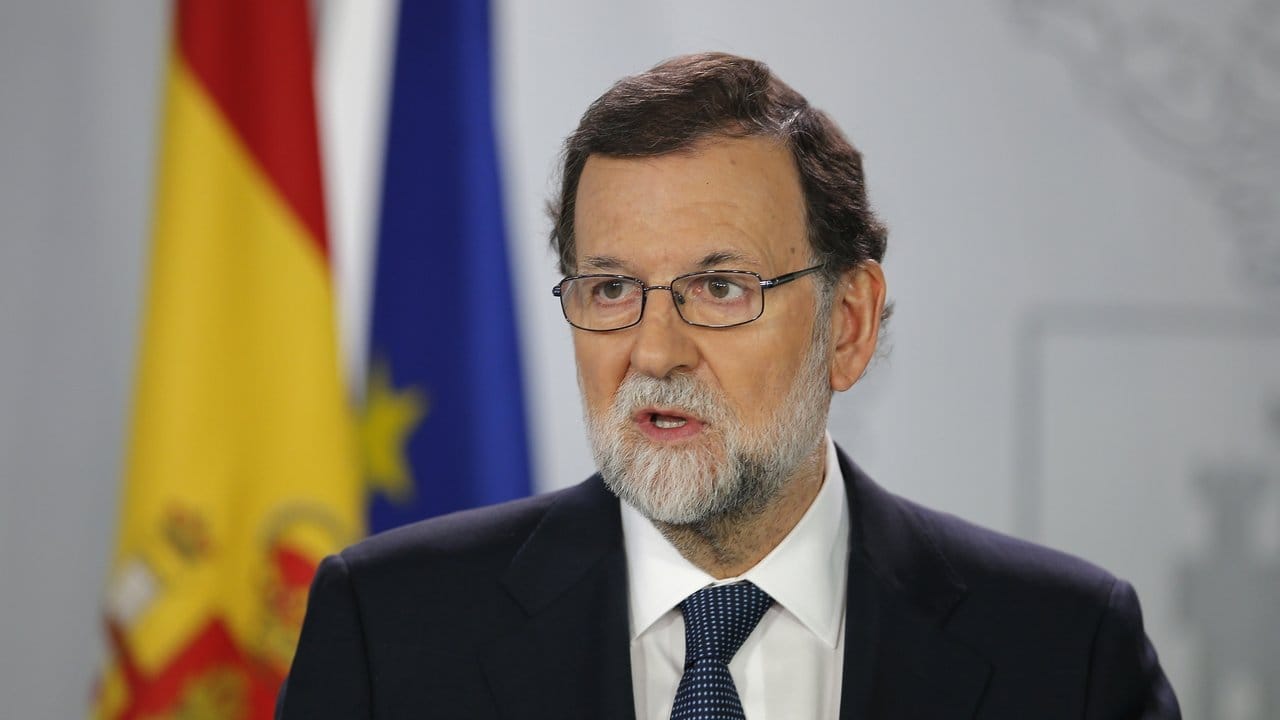 Spaniens Ministerpräsident Mariano Rajoy spricht im Moncloa-Palast in Madrid bei einer Pressekonferenz.