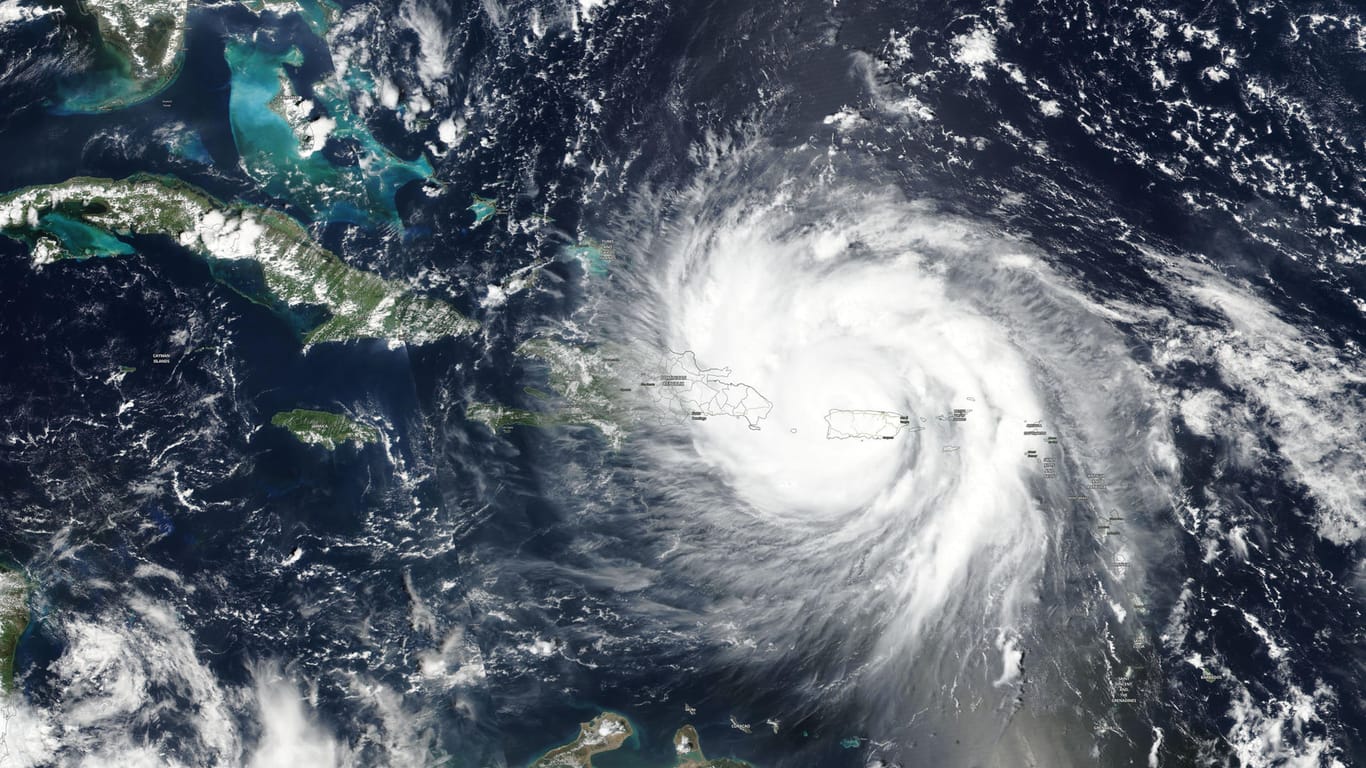 Die Satellitenaufnahme der NASA zeigt Hurrikan "Maria" auf dem Weg von Puerto Rico zur Dominikanischen Republik.