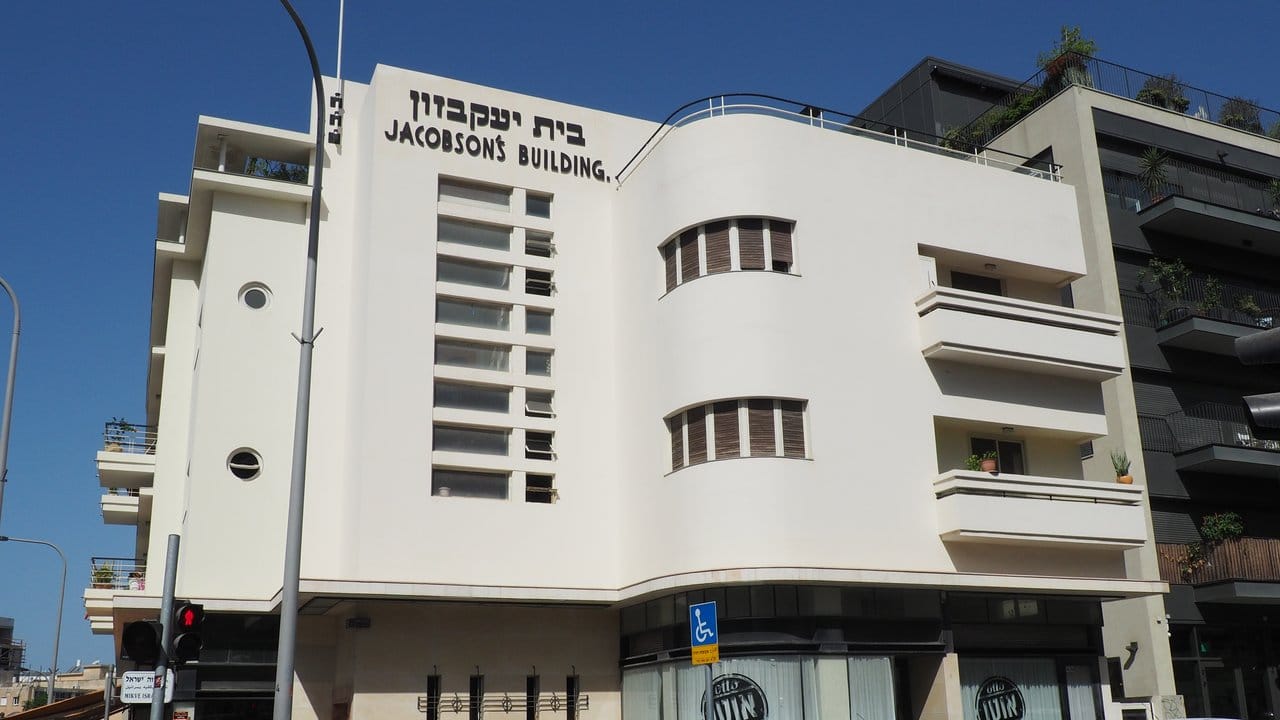 Ein saniertes Bauhaus (Internationaler Stil) im Zentrum von Tel Aviv.