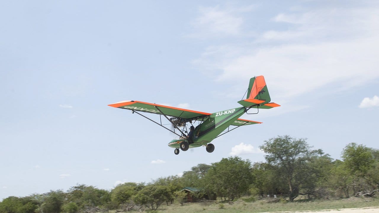 Überwachung aus der Luft: Mit Ultraleicht-Flugzeugen patrouillieren Tierschützer über dem Krüger-Nationalpark. Überwachung aus der Luft: Mit Ultraleicht-Flugzeugen patrouillieren Tierschützer über dem Krüger-Nationalpark.