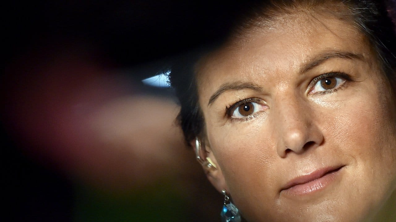 Weiter an der Spitze: die Fraktionsvorsitzende der Partei Die Linke, Sahra Wagenknecht. Weiter an der Spitze: die Fraktionsvorsitzende der Partei Die Linke, Sahra Wagenknecht.