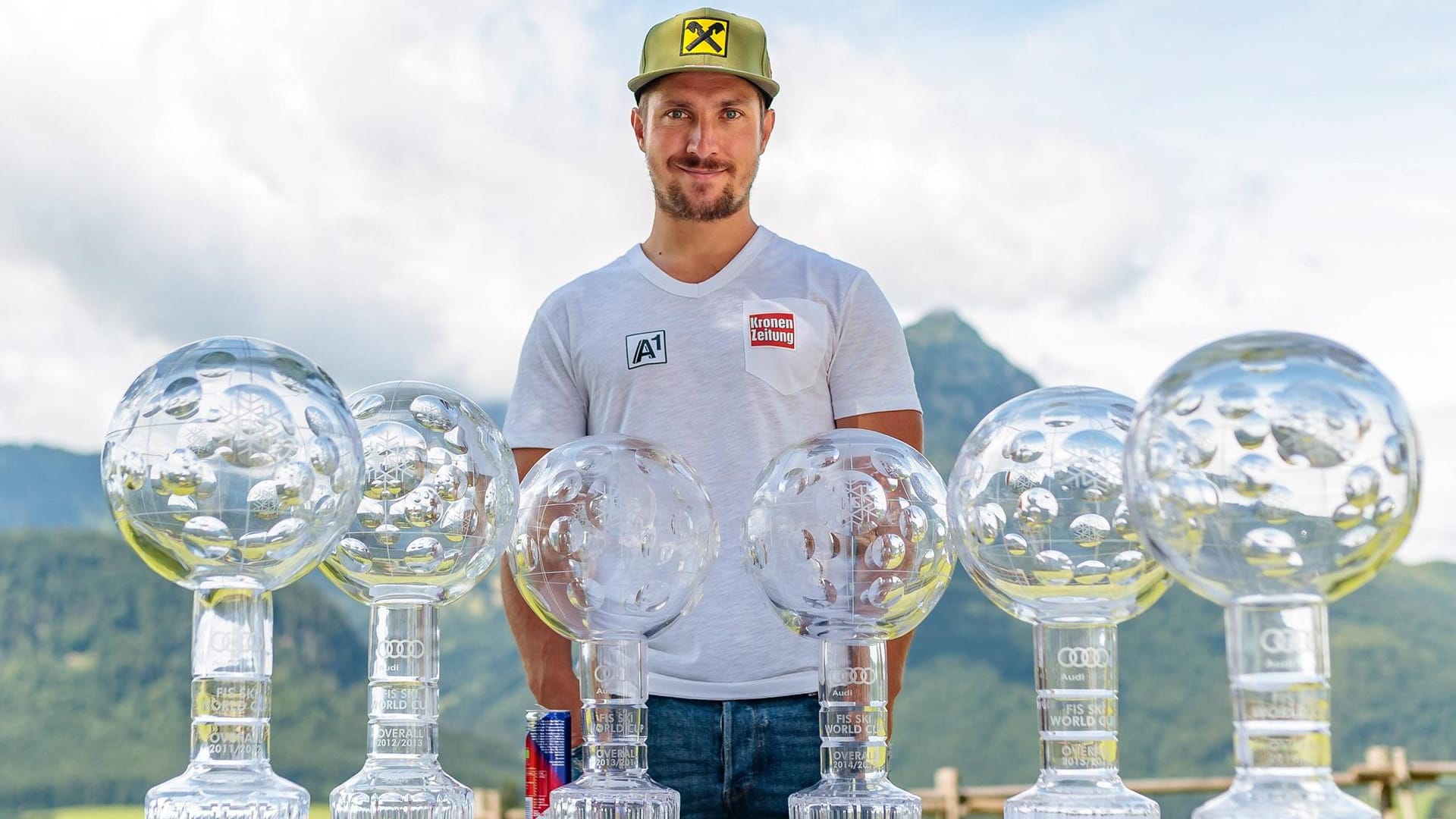 Sechsmal in Serie sicherte sich Marcel Hirscher den Gesamtweltcup. Dass der Österreicher in dieser Saison nicht der absolute Top-Favorit auf die große Kristallkugel ist, liegt am Knöchelbruch, den sich der 28-Jährige Mitte August zuzog. Zum Weltcup-Auftakt in Sölden ist Hirscher noch nicht einsatzbereit, eine Rückkehr in den Weltcup ist für Mitte November anvisiert. Nach der langen Pause wird er Zeit benötigen, um wieder in Bestform zu kommen. Dennoch muss man Hirscher auf dem Zettel haben!