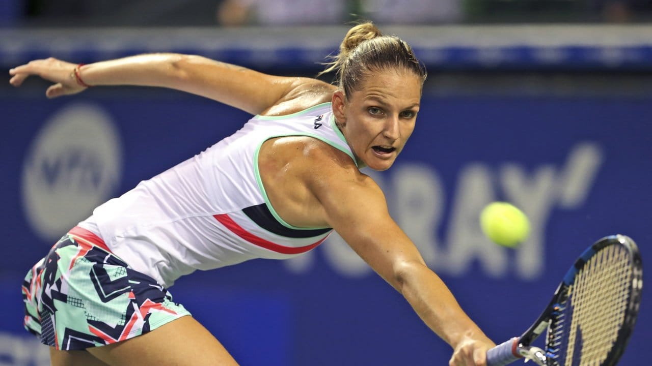 Trotz der Niederlage gegen Ostapenko steht Karolina Pliskova im Halbfinale der WTA Finals. Trotz der Niederlage gegen Ostapenko steht Karolina Pliskova im Halbfinale der WTA Finals.