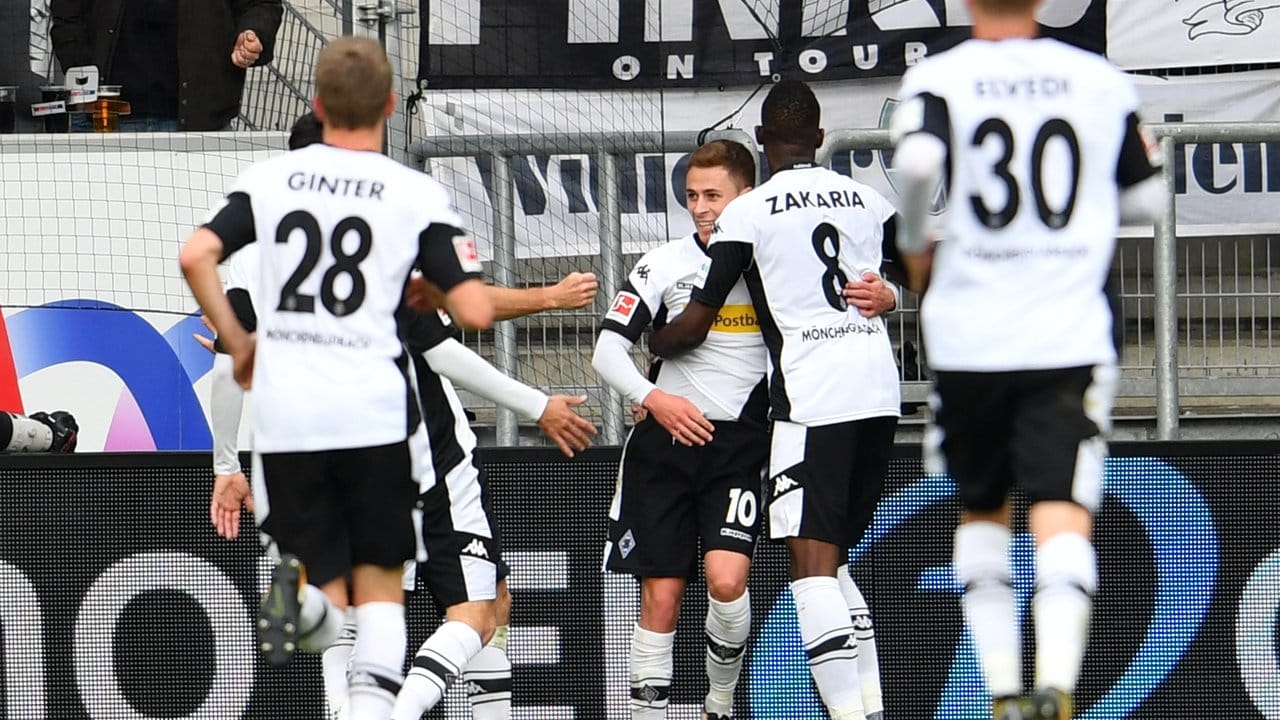 Borussia Mönchengladbach gewinnt mit 3:1 bei 1899 Hoffenheim. Borussia Mönchengladbach gewinnt mit 3:1 bei 1899 Hoffenheim.