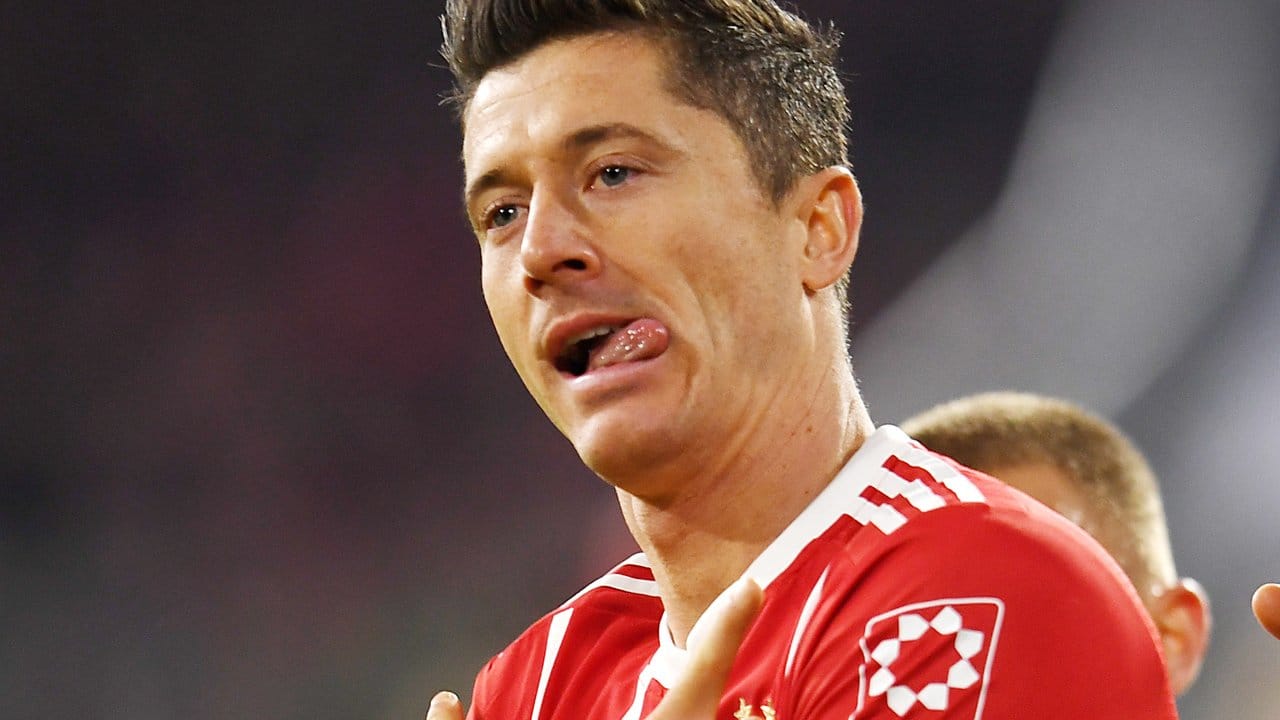 Robert Lewandowski erhöhte noch vor der Pause auf 2:0. Robert Lewandowski erhöhte noch vor der Pause auf 2:0.
