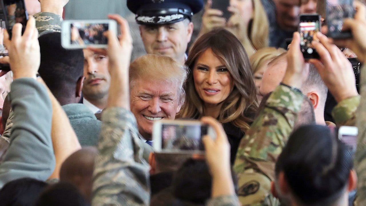 "Es gibt keinen besseren Platz, diese Reise zu beginnen, als genau hier, beim amerikanischen Militär", sagte Trump.