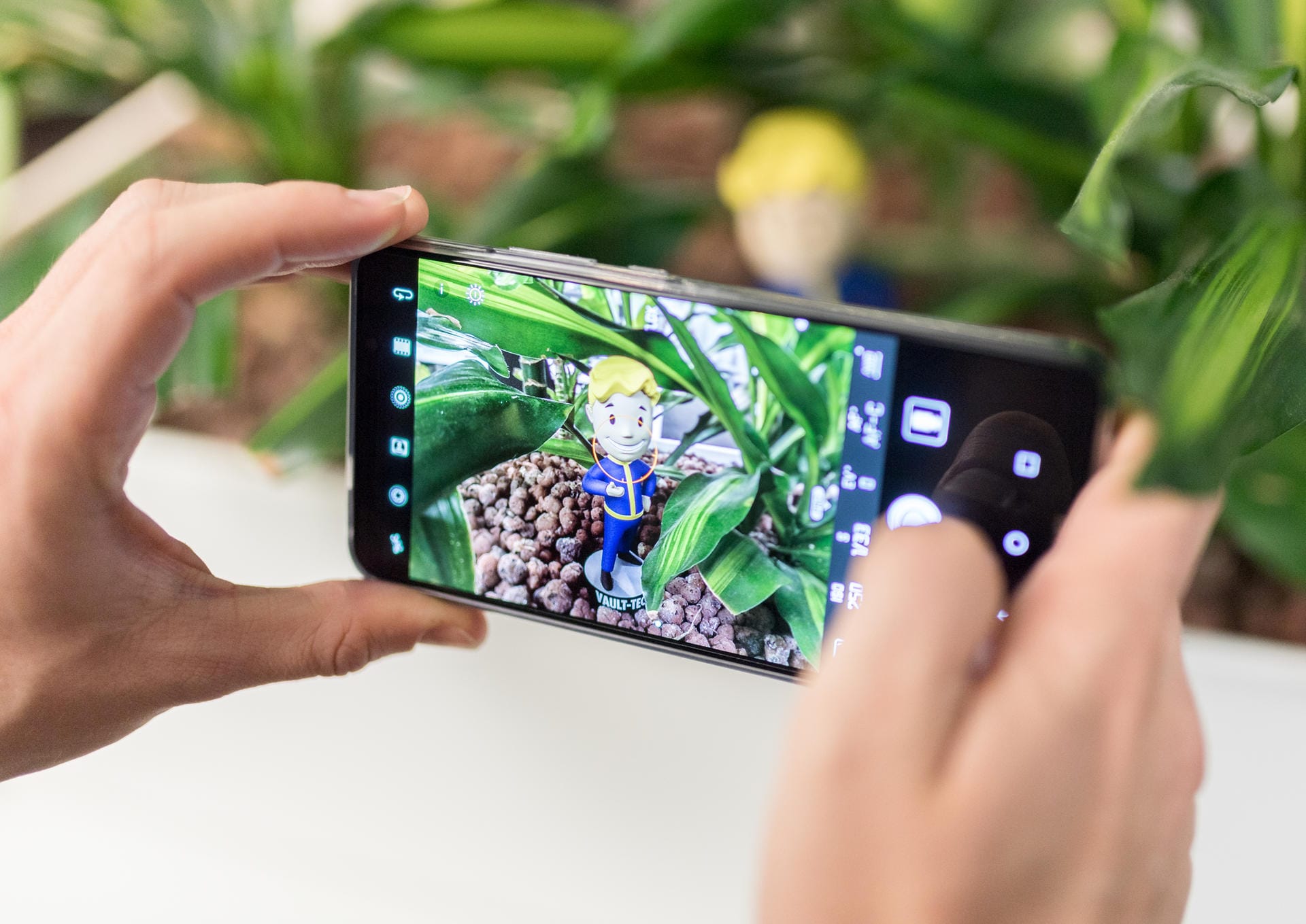 Mit der Doppelkamera des Huawei Mate 10 Pro können etwa Porträts mit unscharfem Hintergrund geschossen oder der Fokus auch noch nachträglich angepasst werden.