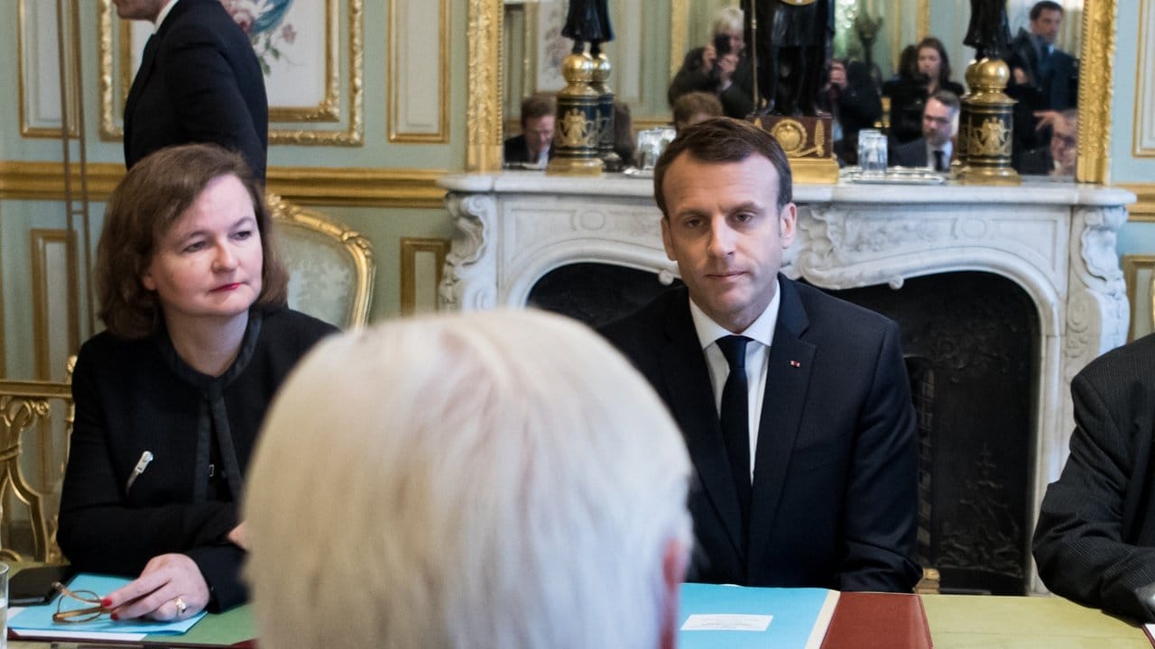 Bundespräsident Steinmeier und der französische Präsident Macron treffen sich im Elysee-Palast in Paris.