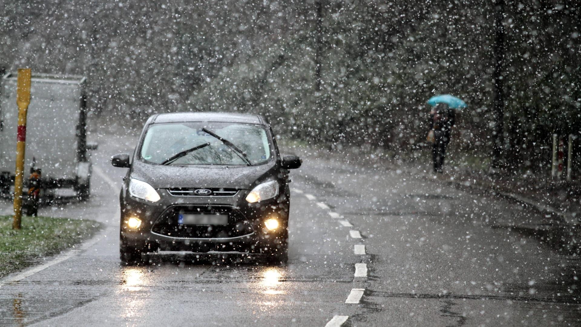 Autofahrer müssen sich am Wochenende auf Schneeregen einstellen.